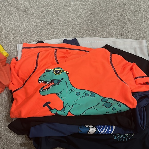 Boys swim top - Picture 6 of 11